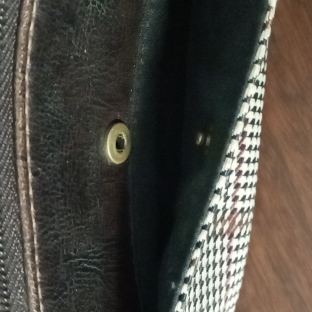 Villager (Liz Claiborne Company) Mini 1 Zipper and Side Pouch Travel Pouch - Picture 4 of 6